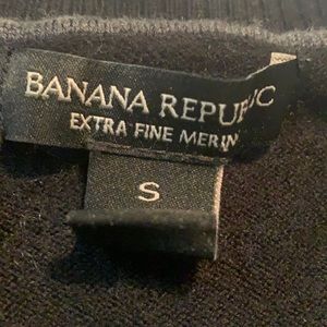 V neck banana republic new w/no tags